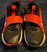 Nike Team Hustle D 9 Kids Basketball Shoes - Image 1