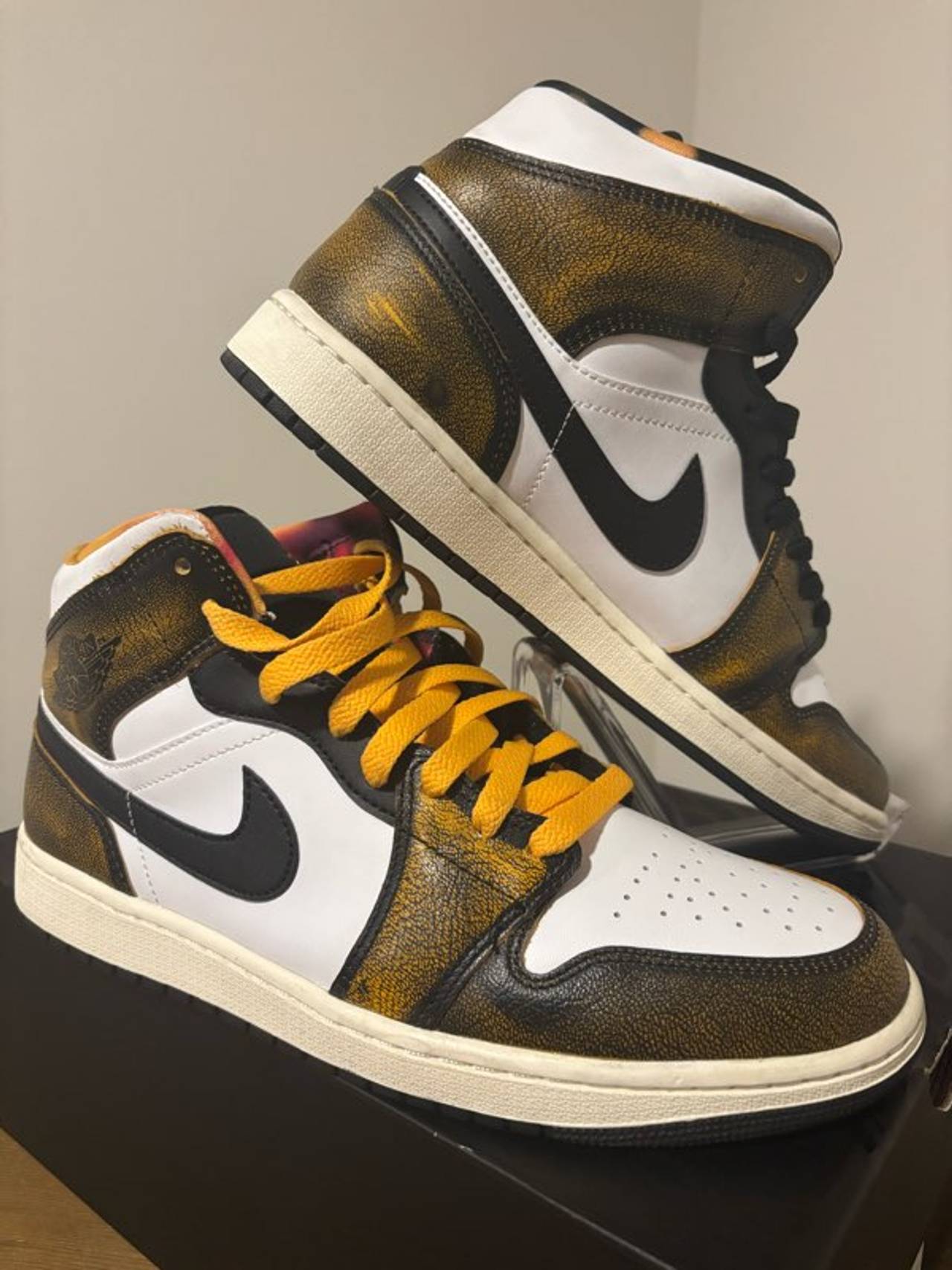 Air Jordan 1 Mid SE