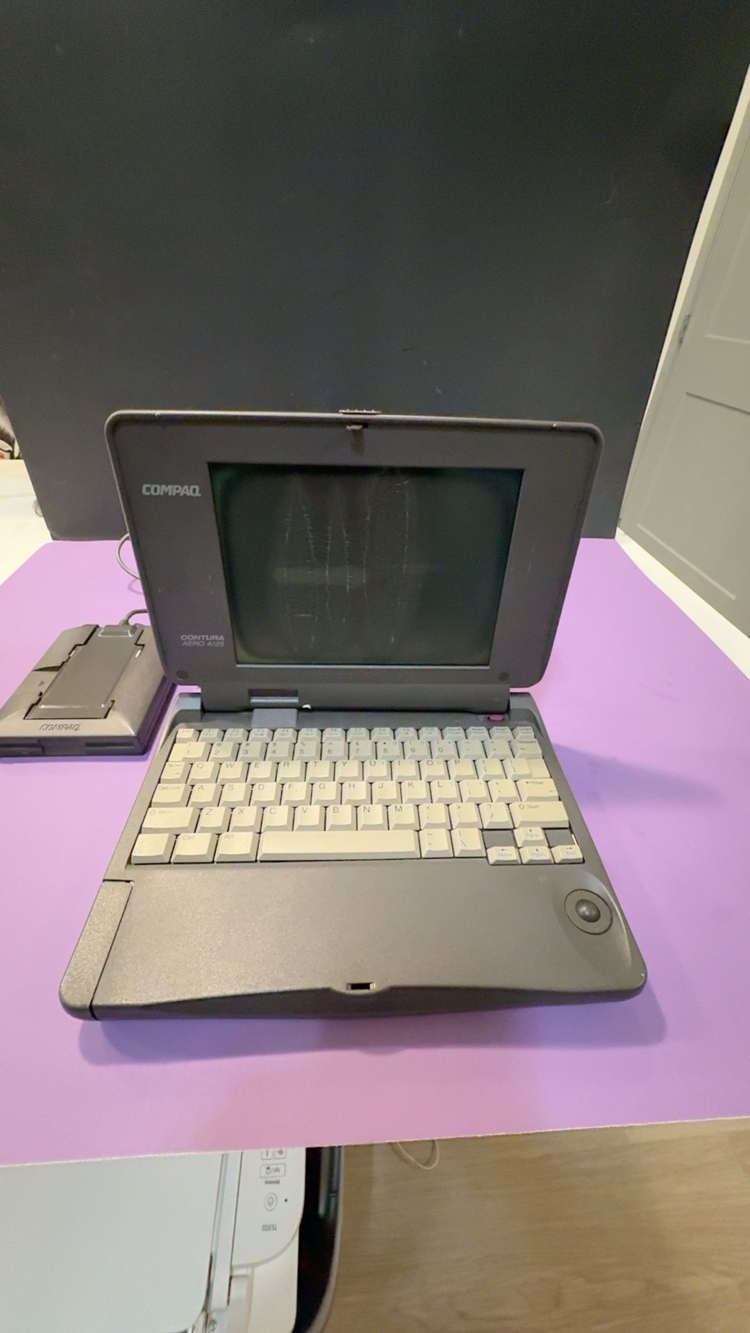 Compaq Contura Aero 4/33c Vintage Laptop