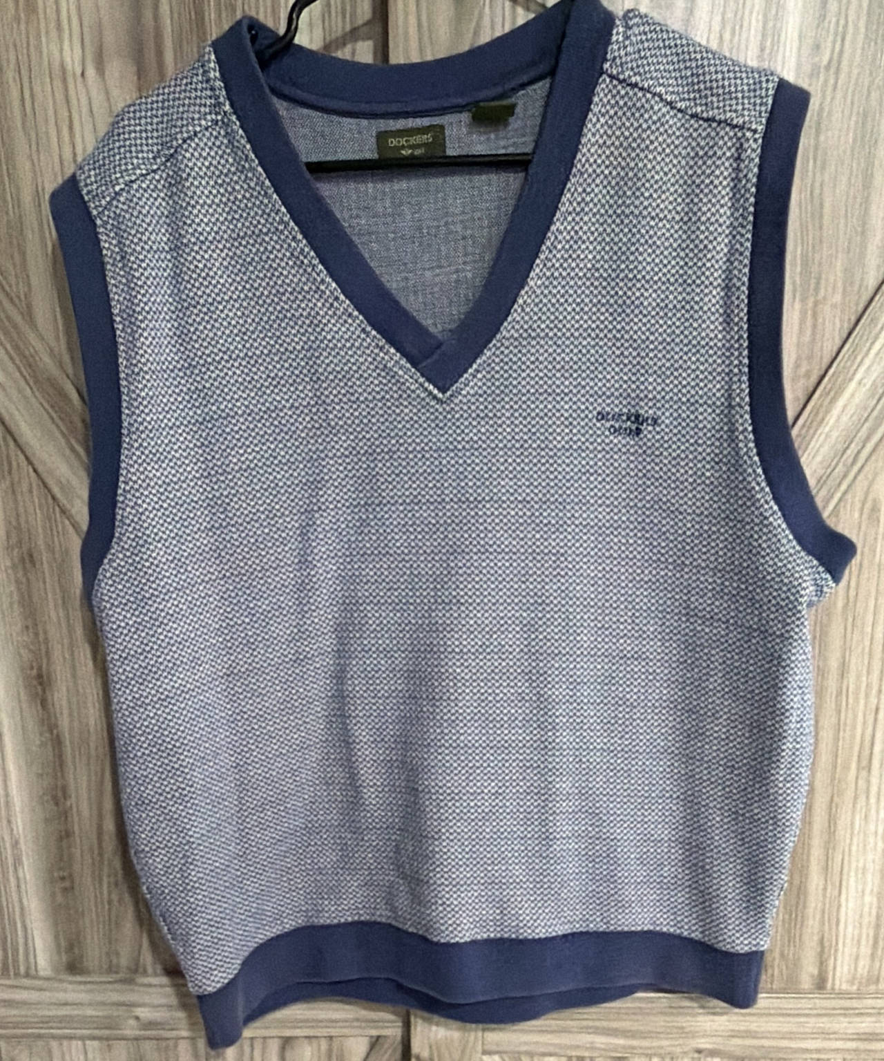 Dockers V-Neck Sweater Vest size Medium