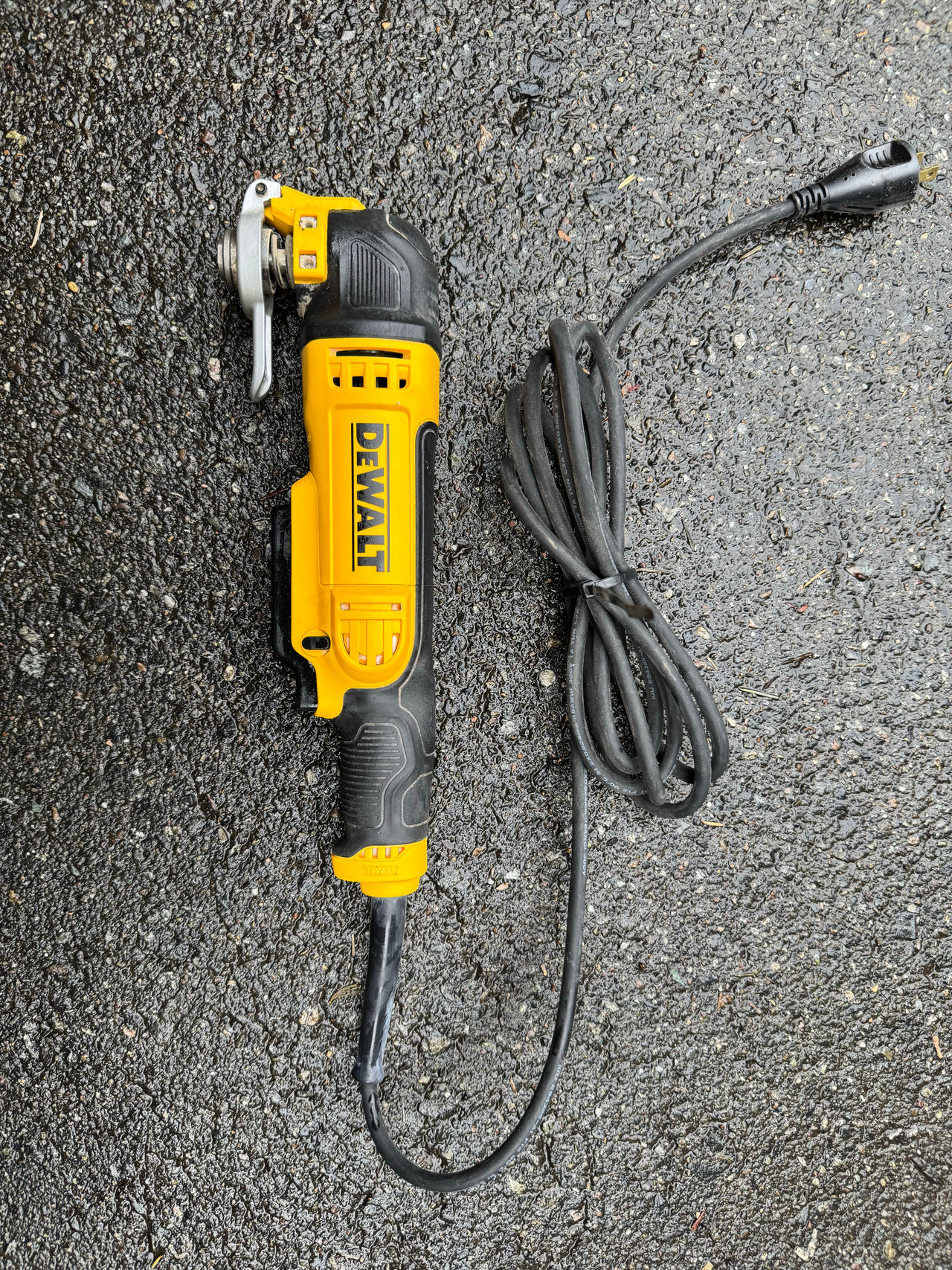 DEWALT Oscillating Multi-Tool