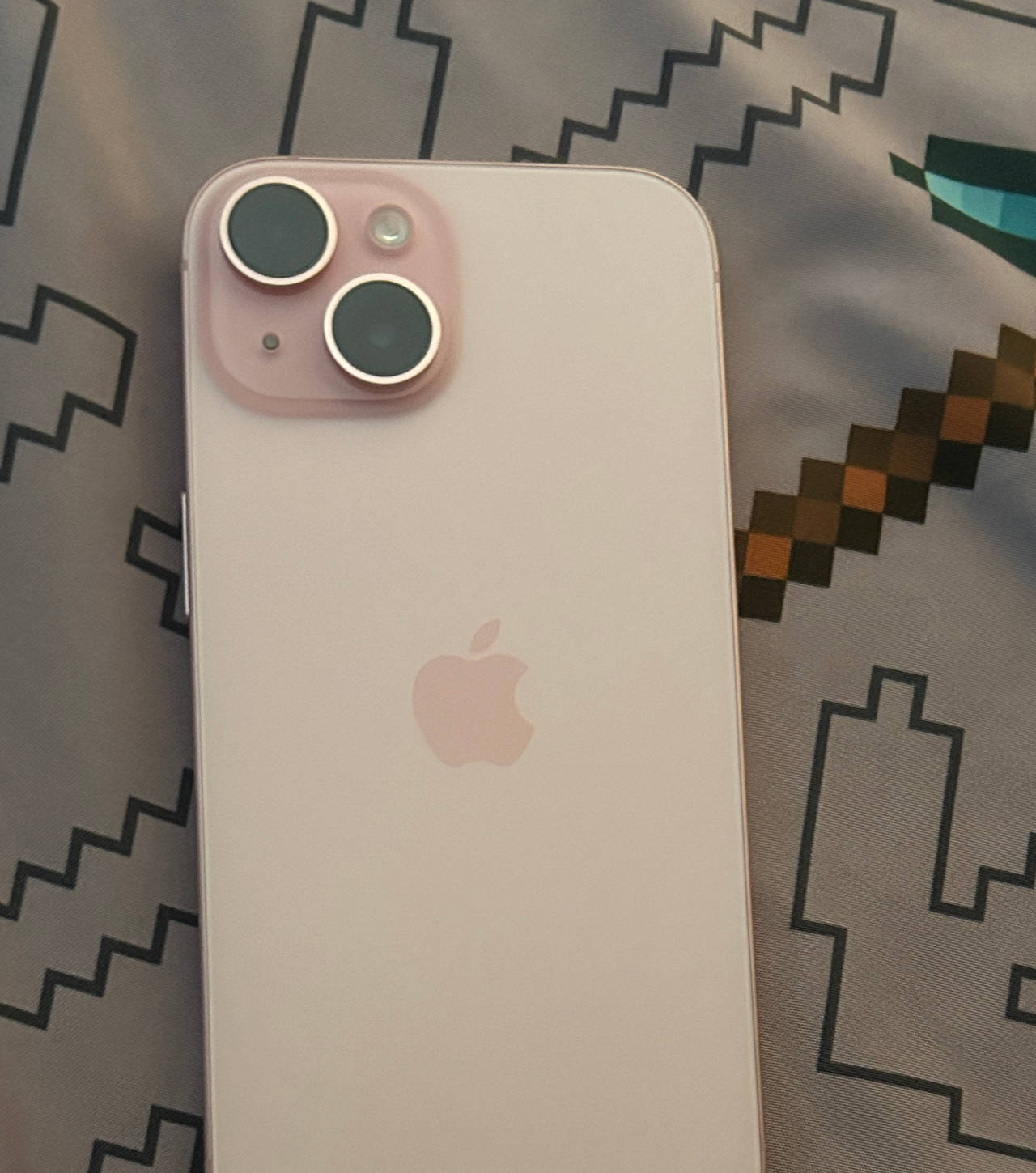 Apple iPhone 15 Pink
