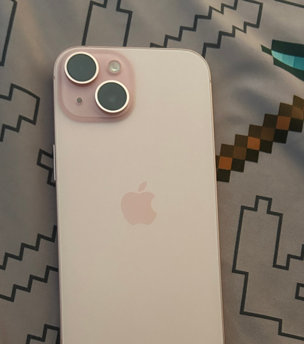 Apple iPhone 15 Pink