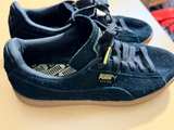Puma Suede Classic Womens Size 9 Black Gum Sole Gold Logo Sneakers Excellent - Image 3