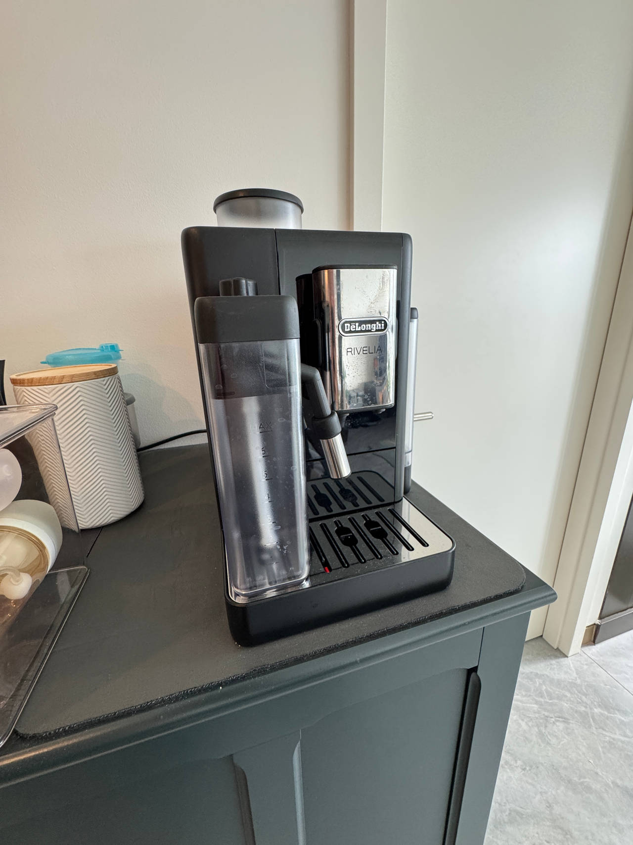 De'Longhi Rivelia Fully Automatic Coffee Machine