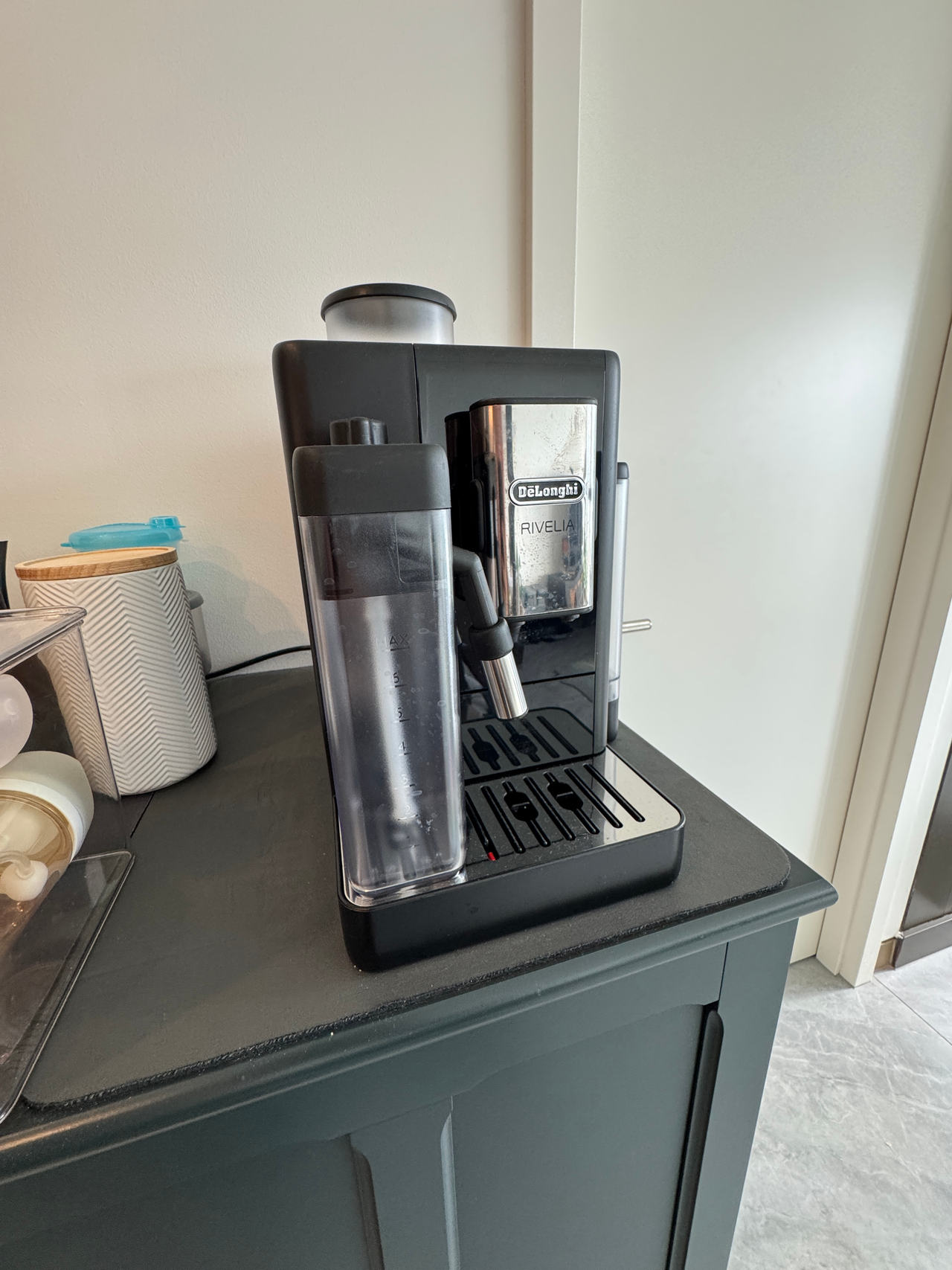 De'Longhi Rivelia Fully Automatic Coffee Machine