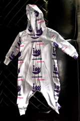 IAMQUEEN Hooded Baby Romper Onesie - Image 2