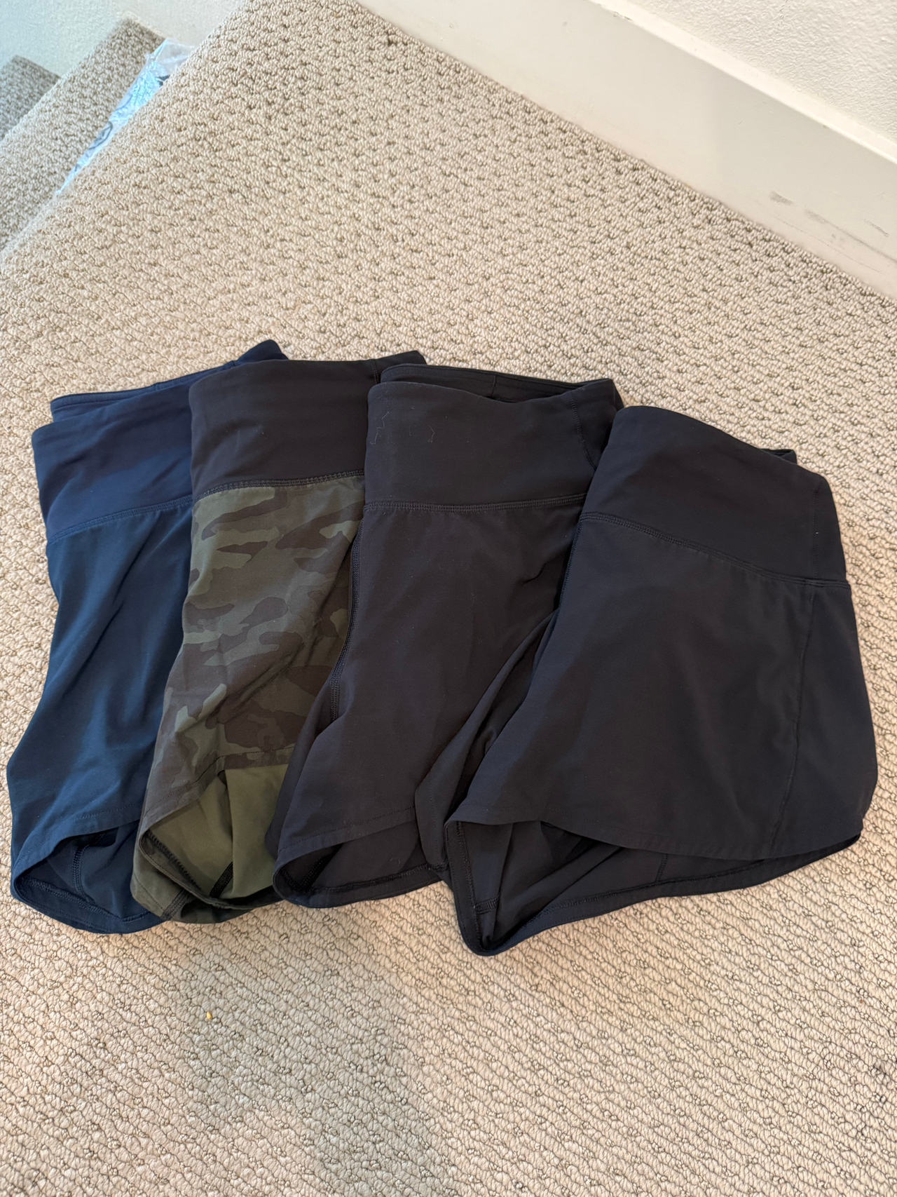 4 pairs lululemon Speed Up Mid-Rise Lined Short 4"