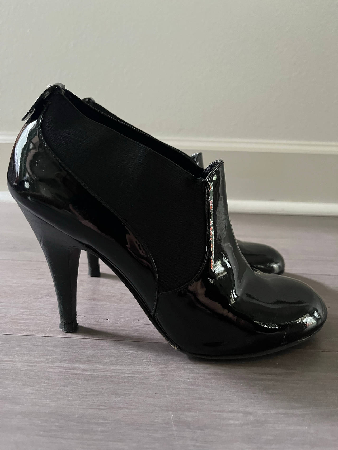 BCBG MaxAzria Black Patent Leather Ankle Booties 6.5