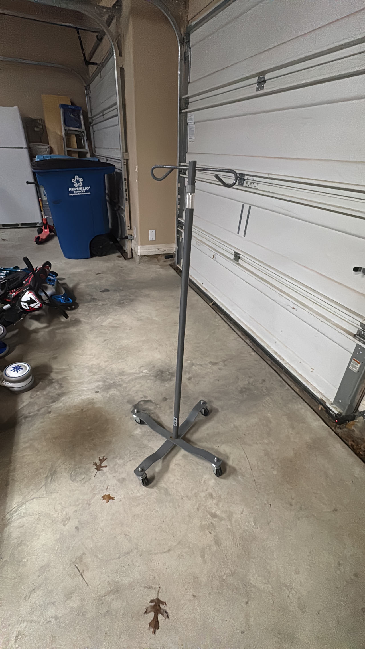 Rolling IV Pole with 5-Leg Base