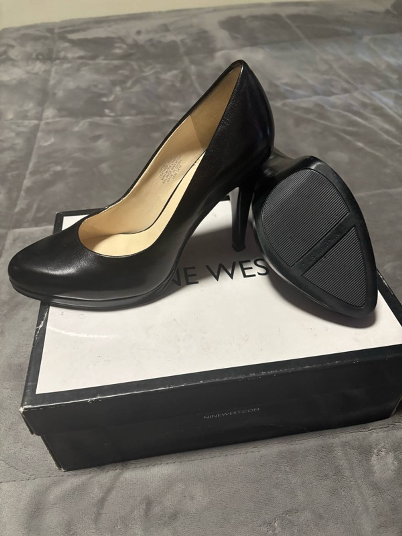 Nine West Women's Black Heels
Size 6