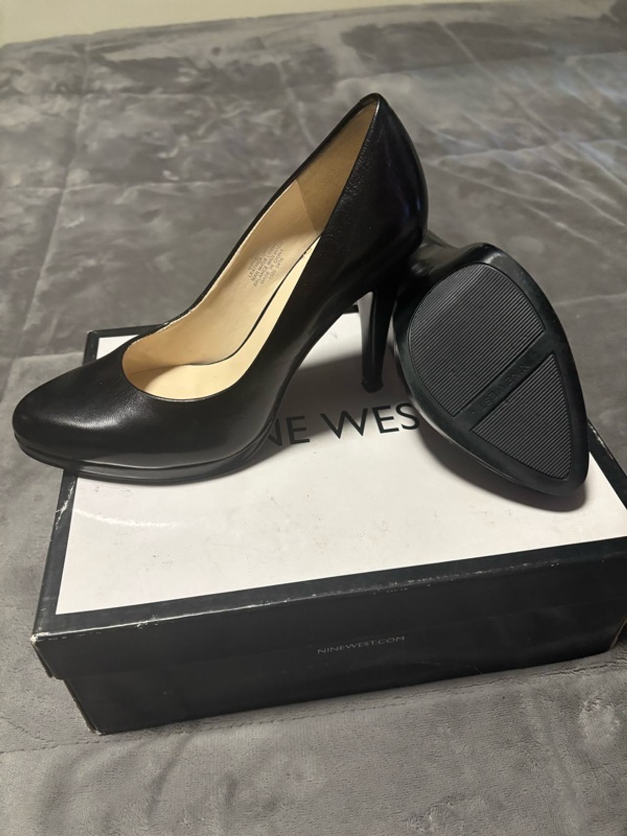 Nine West Women's Black Heels
Size 6