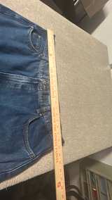 Kirkland Signature Men's 5-Pocket Relaxed Fit Jean - Image 3
