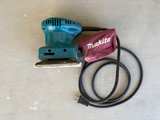 Makita Corded Finishing Sander - Image 2
