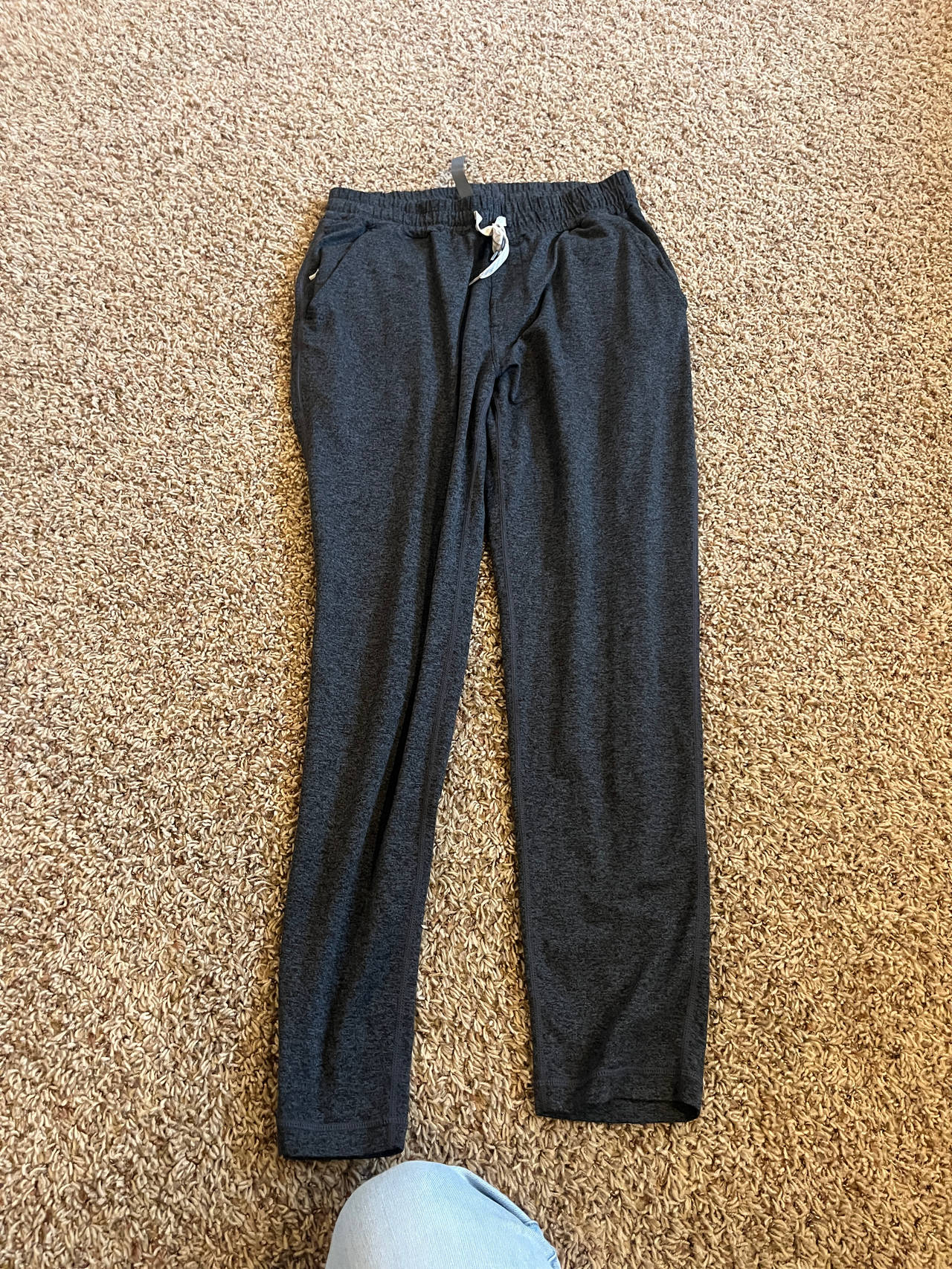 Vuori Sunday Performance Jogger large like new