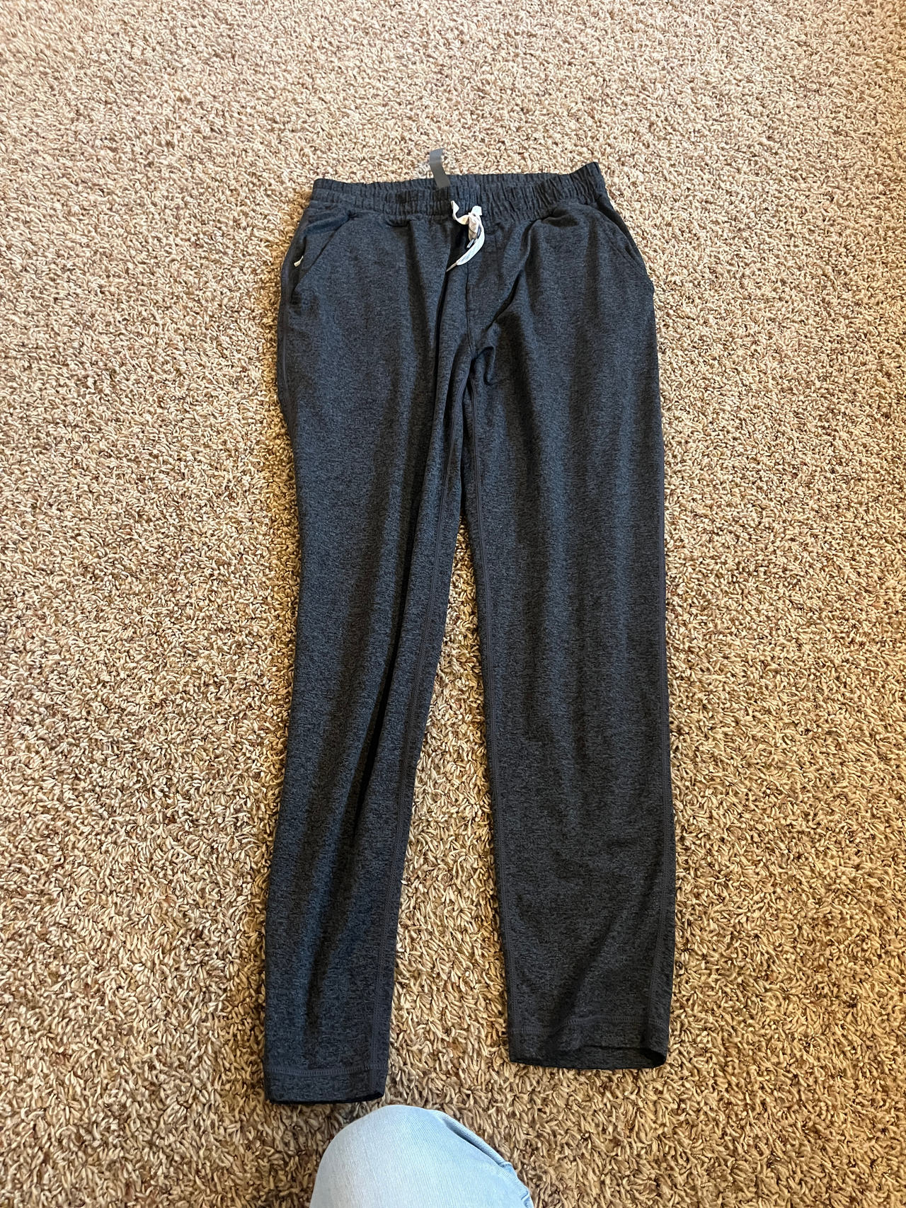Vuori Sunday Performance Jogger large like new