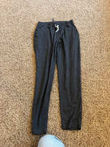 Vuori Sunday Performance Jogger large like new - Image 1