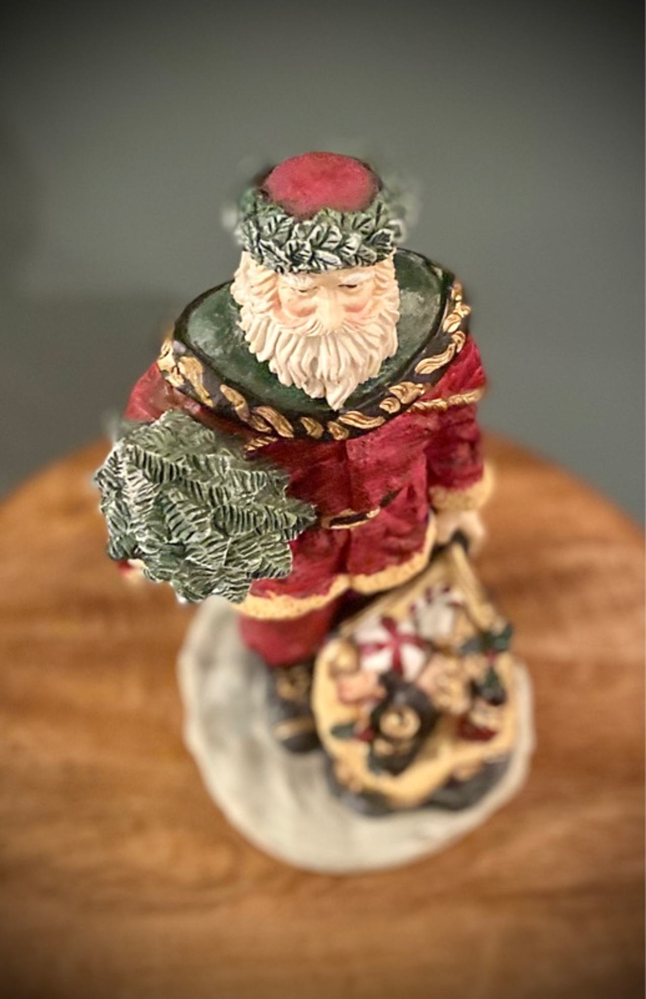 Cedar Creek Santa Claus Figurine 10" Resin