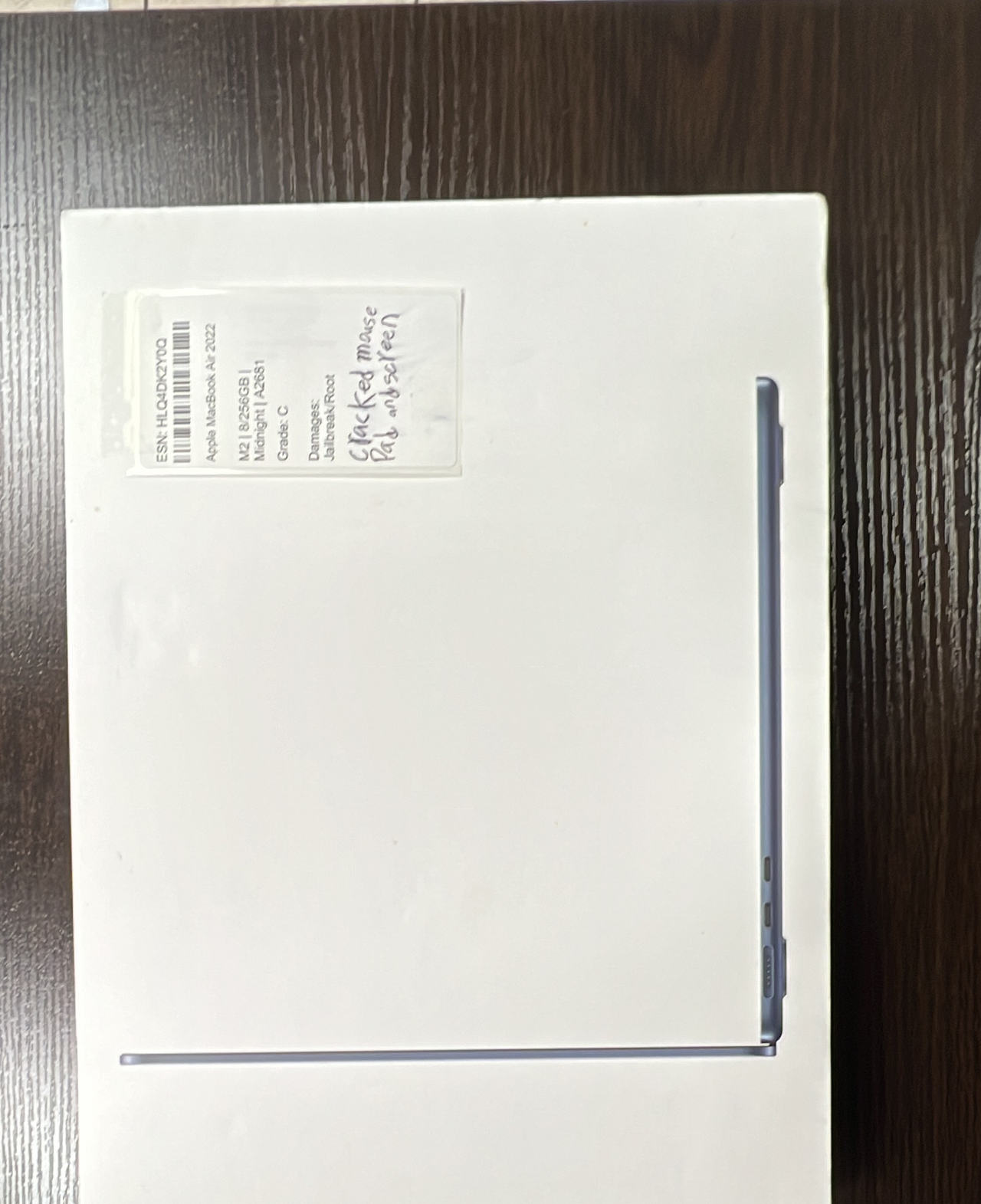 Apple MacBook Air M2 2022 Cracked Screen