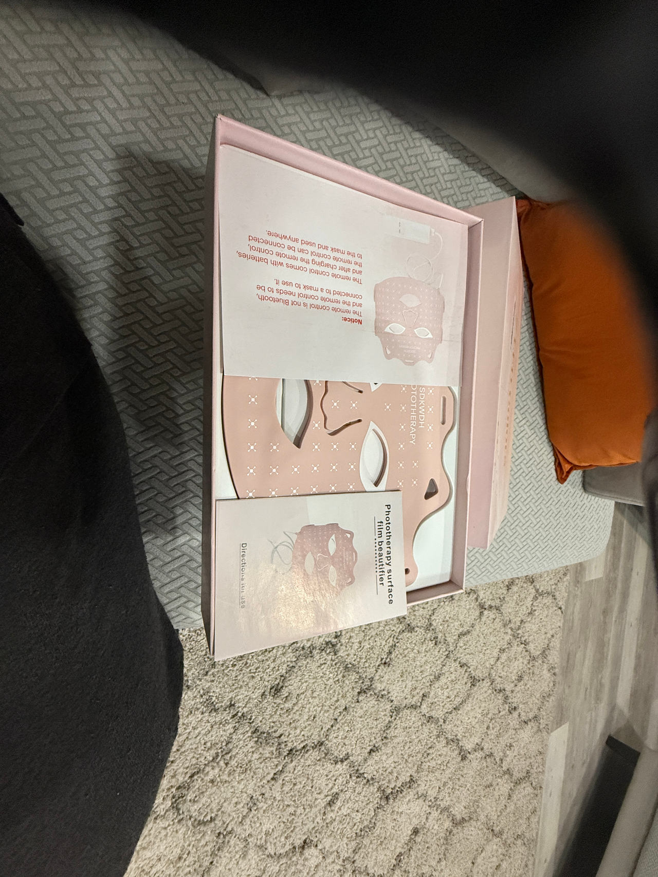Phototherapy beauty mask