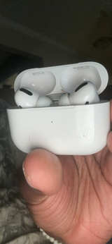Apple AirPods Pro - Image 1