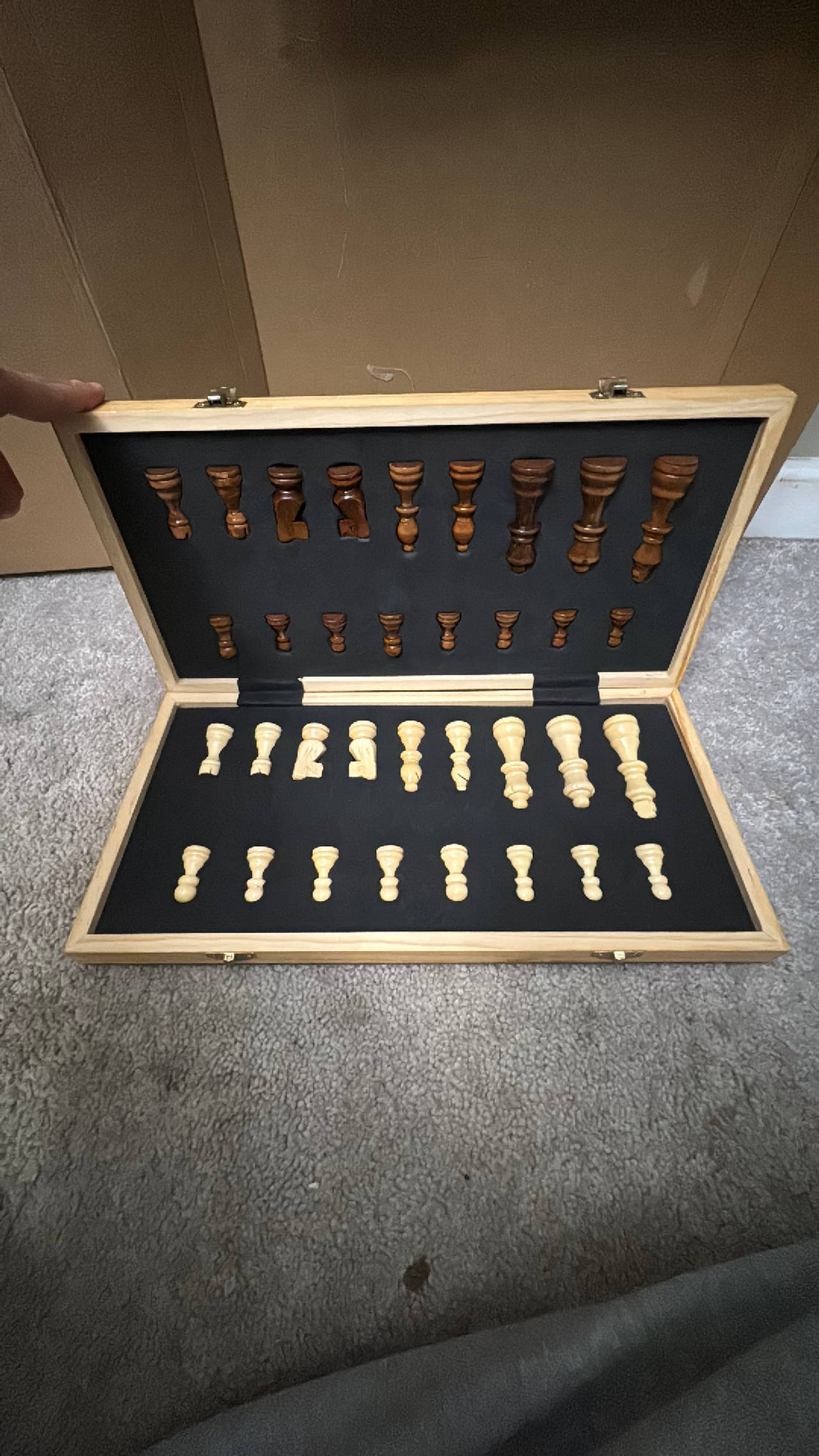 Magnetic chess board 
