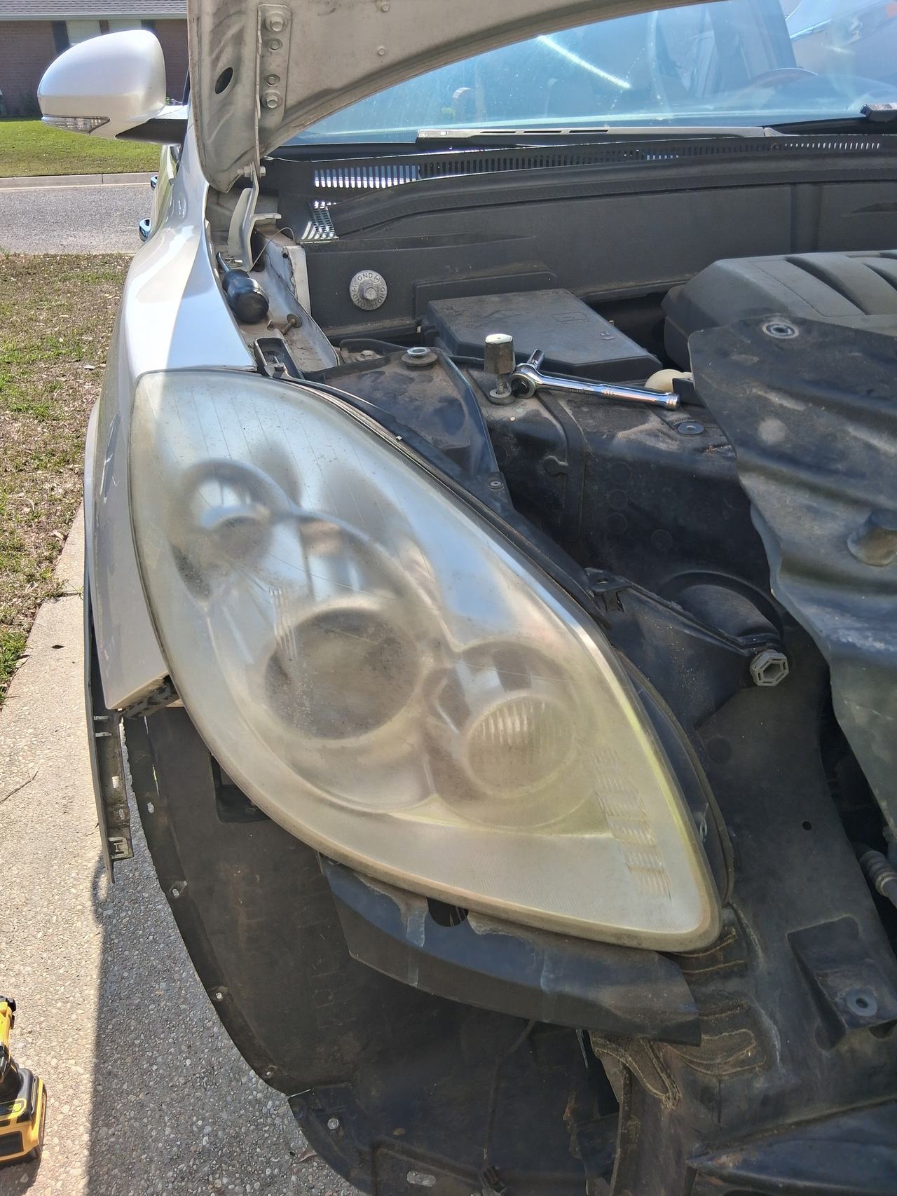 2012 Buick Enclave Passenger Side Headlight