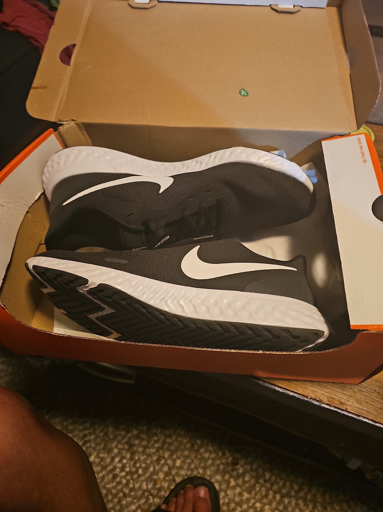 Nike Revolution 5 Black White