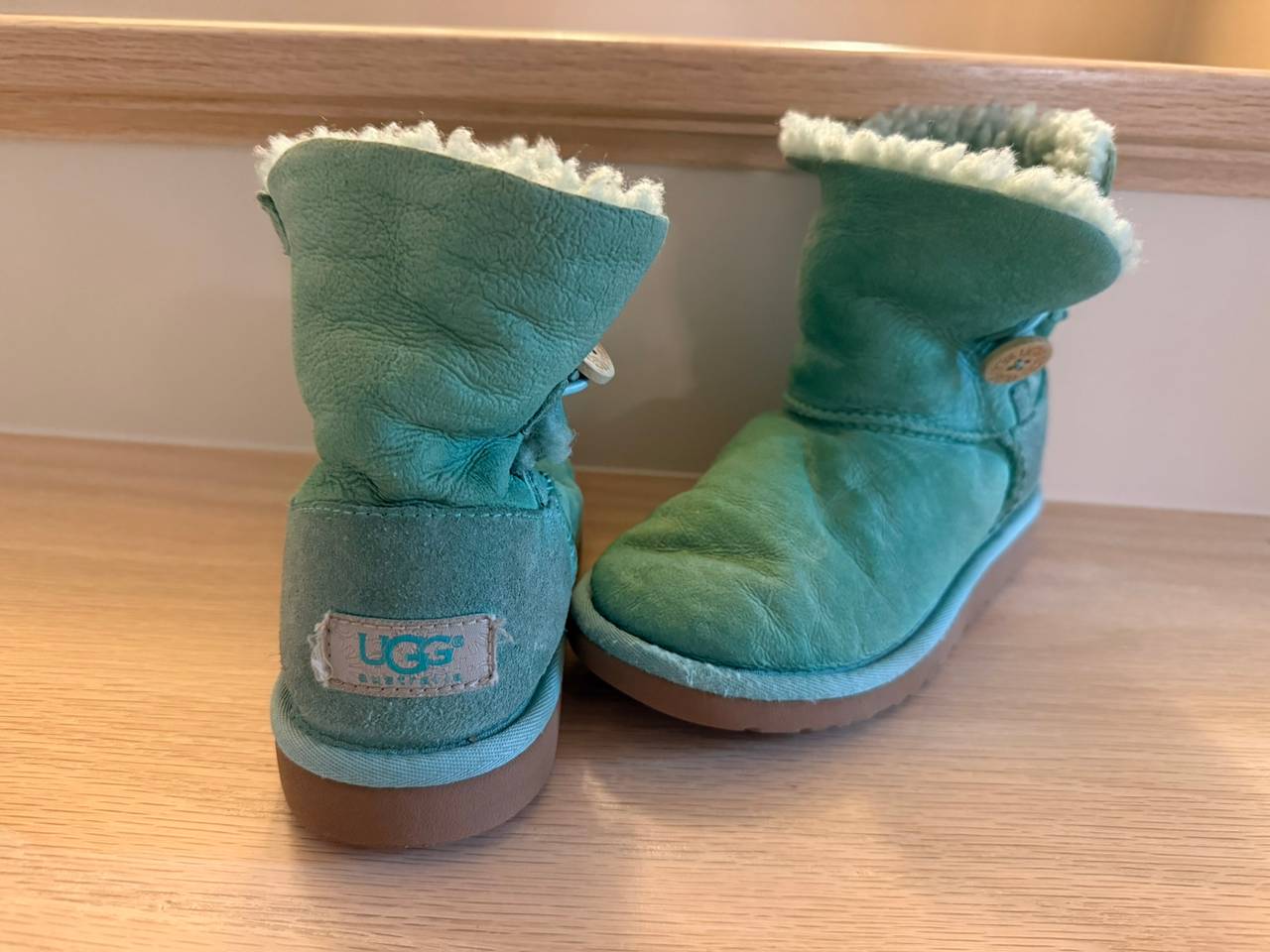UGG Bailey Button Boots Kids
Size 1