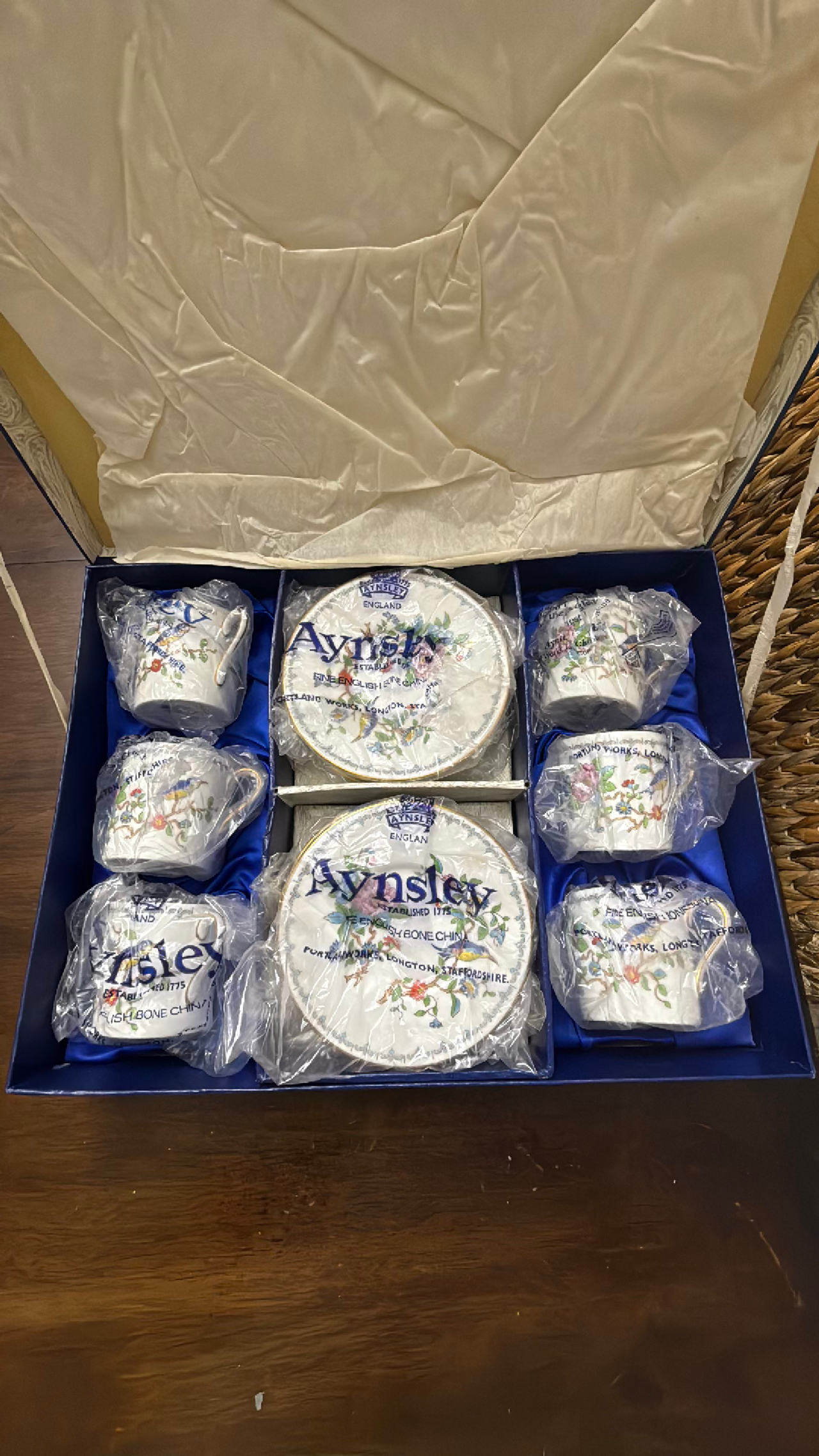 Aynsley Pembroke Floral Demitasse cups and saucers (set of 6 with box) 