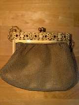 Vintage Gold Mesh Evening Clutch w/ Chain Strap – Elegant Frame Purse - Image 3