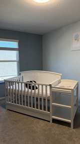 Storkcraft Portofino 4-in-1 Convertible Crib and Changer - White - Image 4