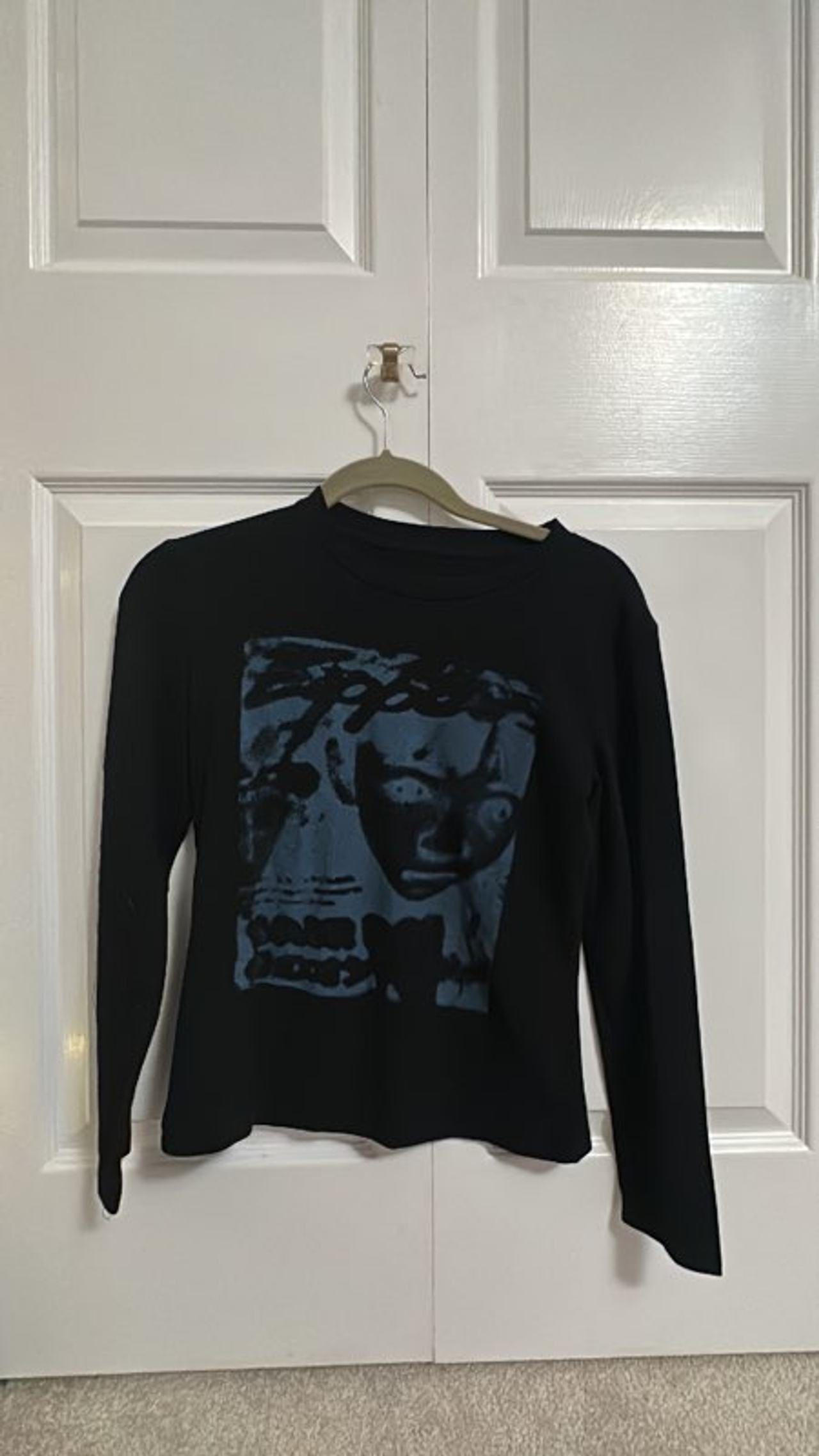 EMMIOL Brand Graphic Long Sleeve T-Shirt