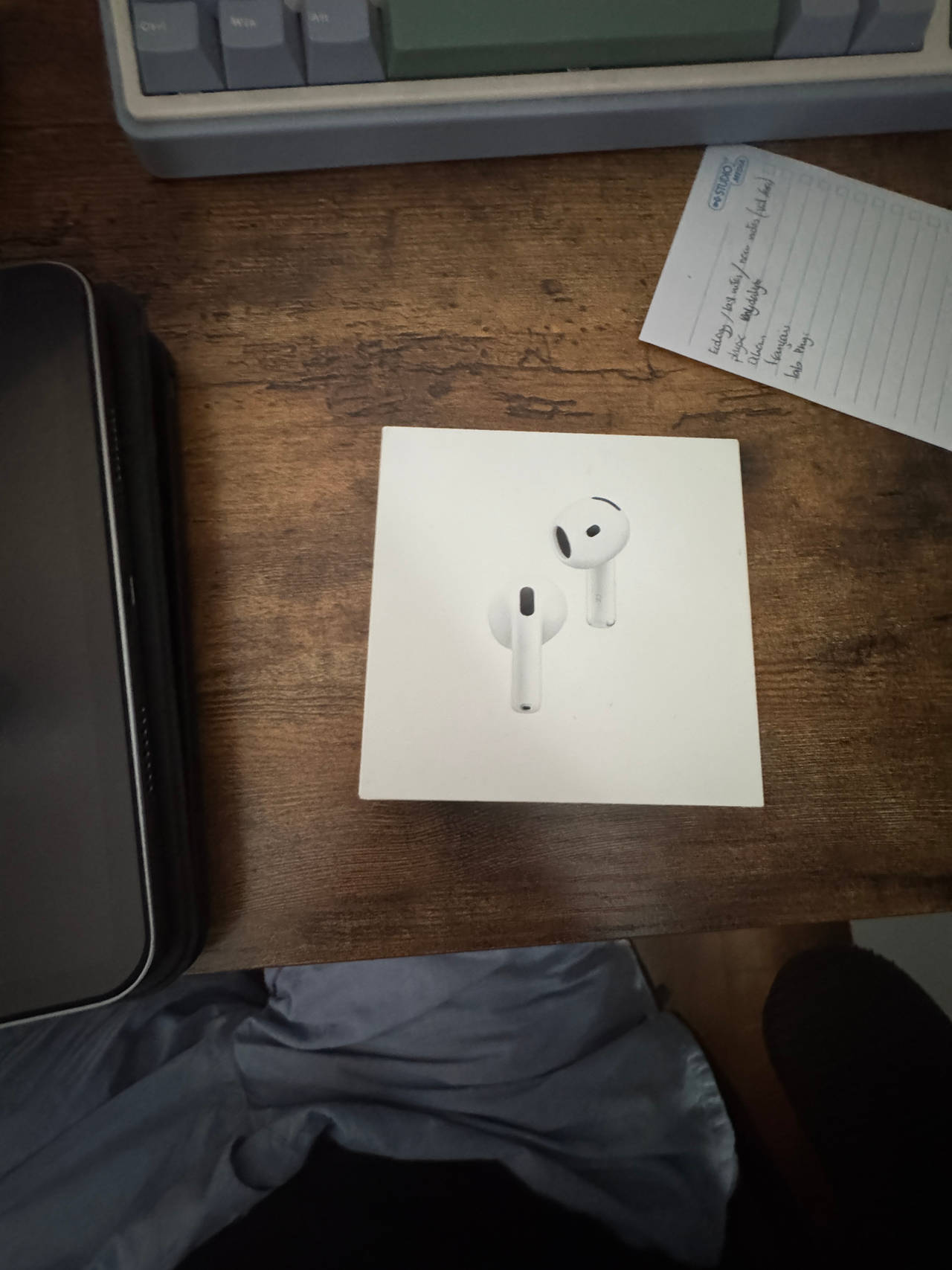 Apple AirPods 4 noise cancellation brand new
Got them when i bought a new mac
