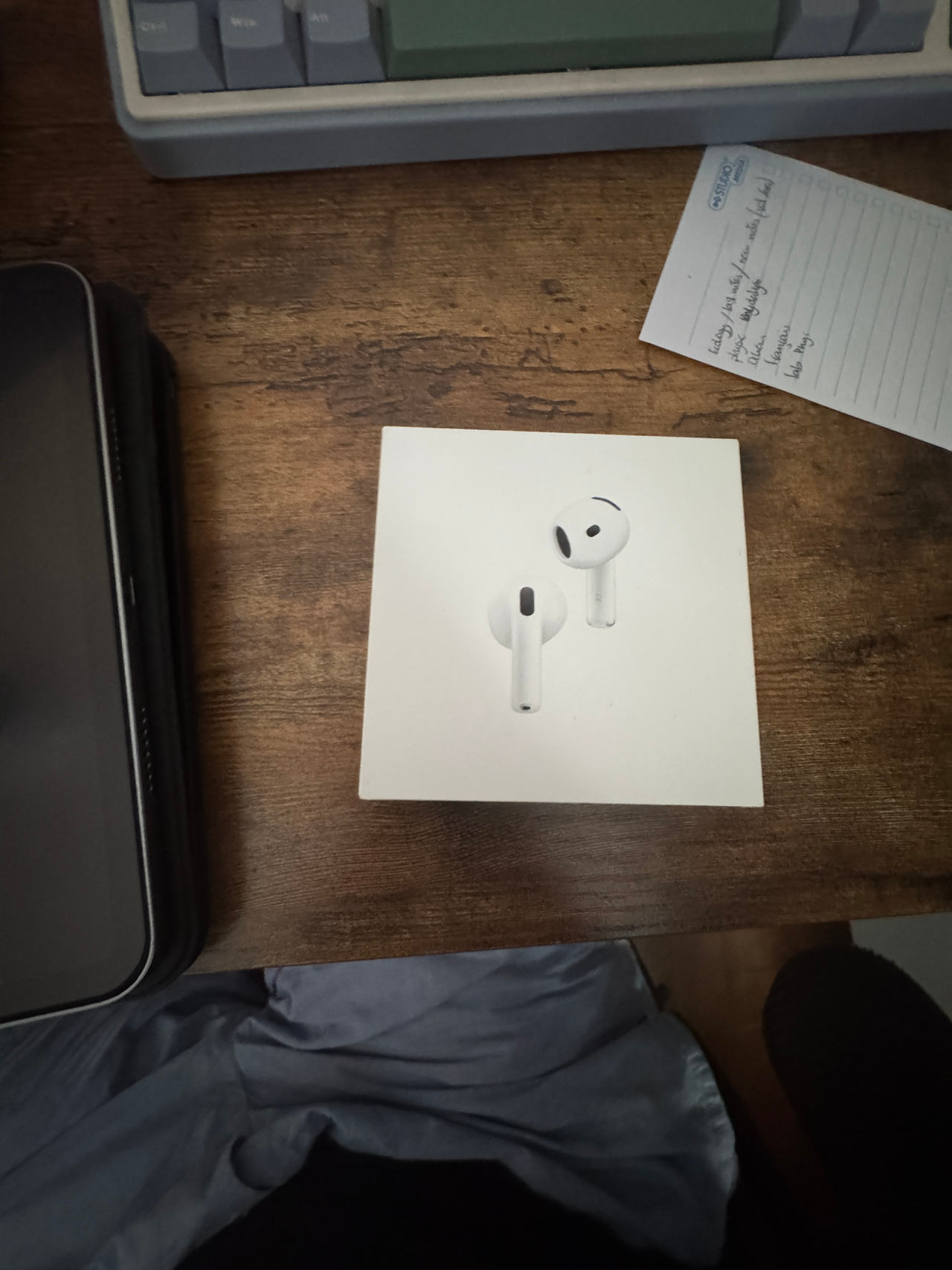 Apple AirPods 4 noise cancellation brand new
Got them when i bought a new mac