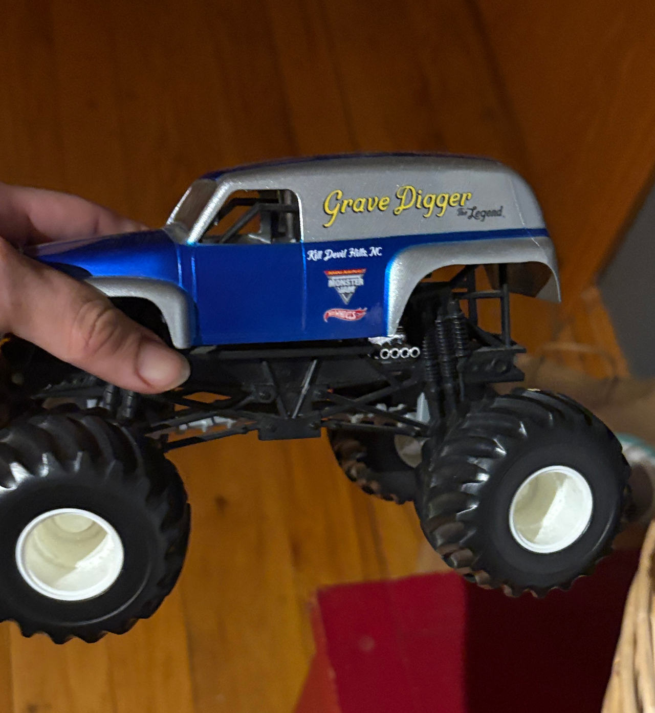 Hot Wheels Monster Jam Grave Digger The Legend 1:24 Scale