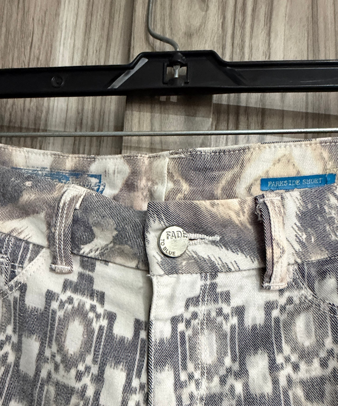 Fade to Blue Parkside Shorts Southwestern Print size 27 Aztec