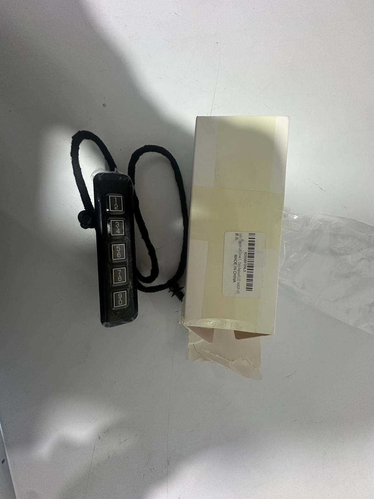 Ford left front door, keypad, (FL3Z-14A626-AD)