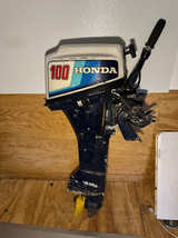 Honda 100 10HP Outboard Motor - Image 1