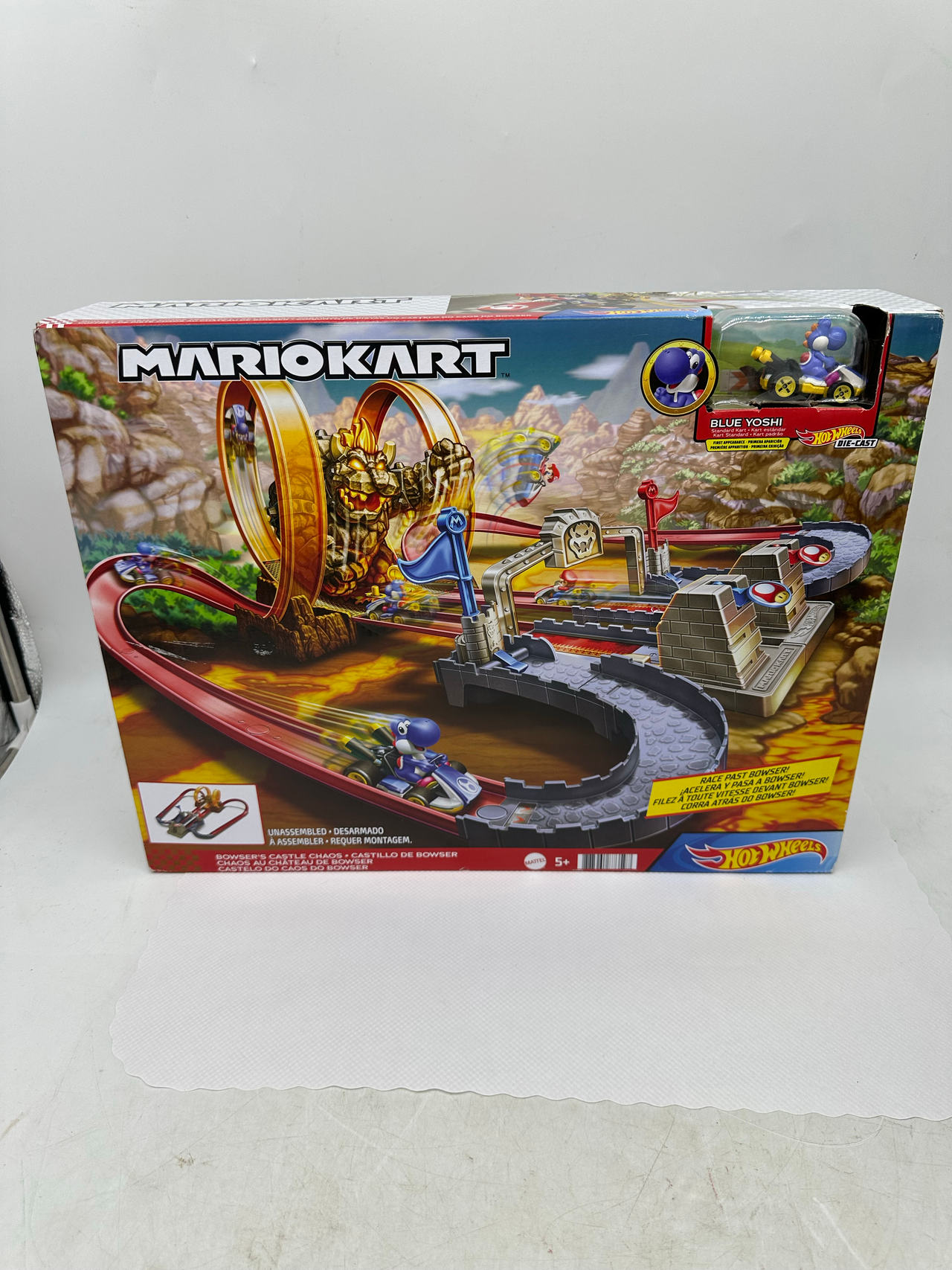 Mario Kart: BOWSER'S CASTLE CHAOS Circuit Track Set BLUE YOSHI Hot Wheels NEW