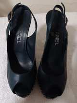 Chanel Navy Blue Leather Chain Link Slingback Pumps - Image 5