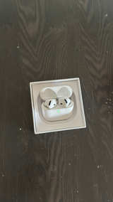 Apple AirPods - Image 2