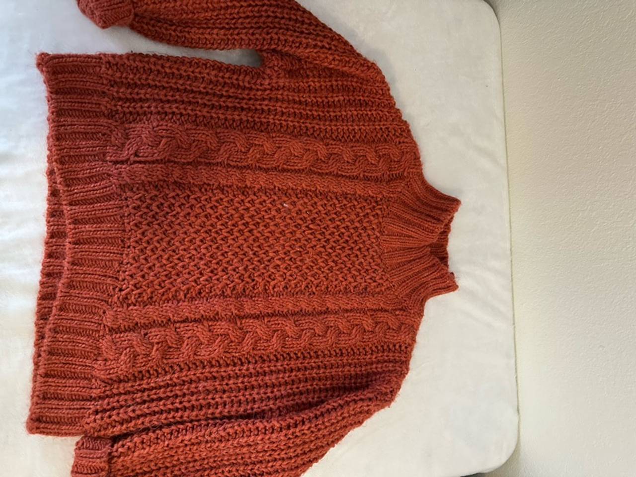 Universal Thread Women's Red Crewneck Sweater