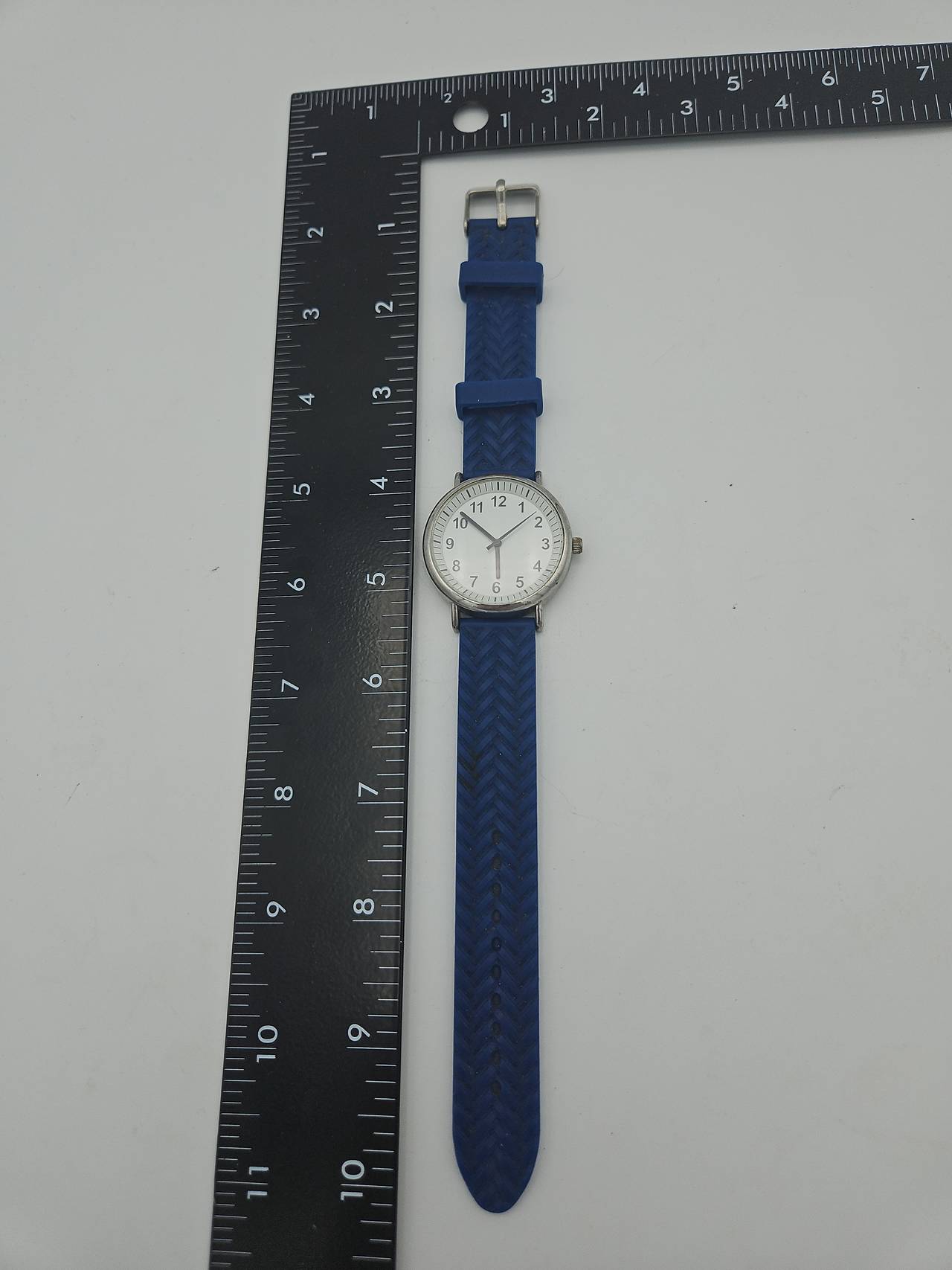 Analog Quartz Watch with Blue Silicone Strap