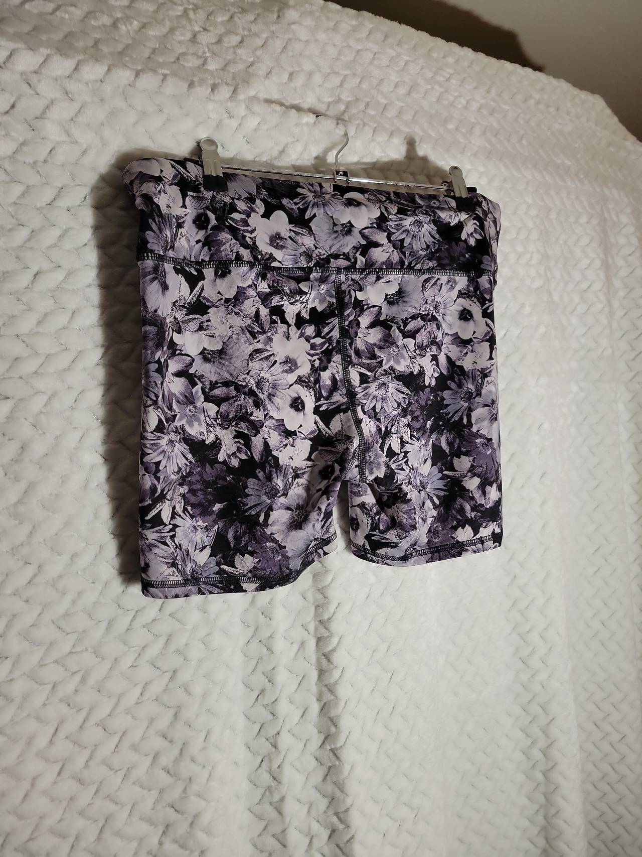 90 degrees - High Waisted Floral spandex Shorts sz L