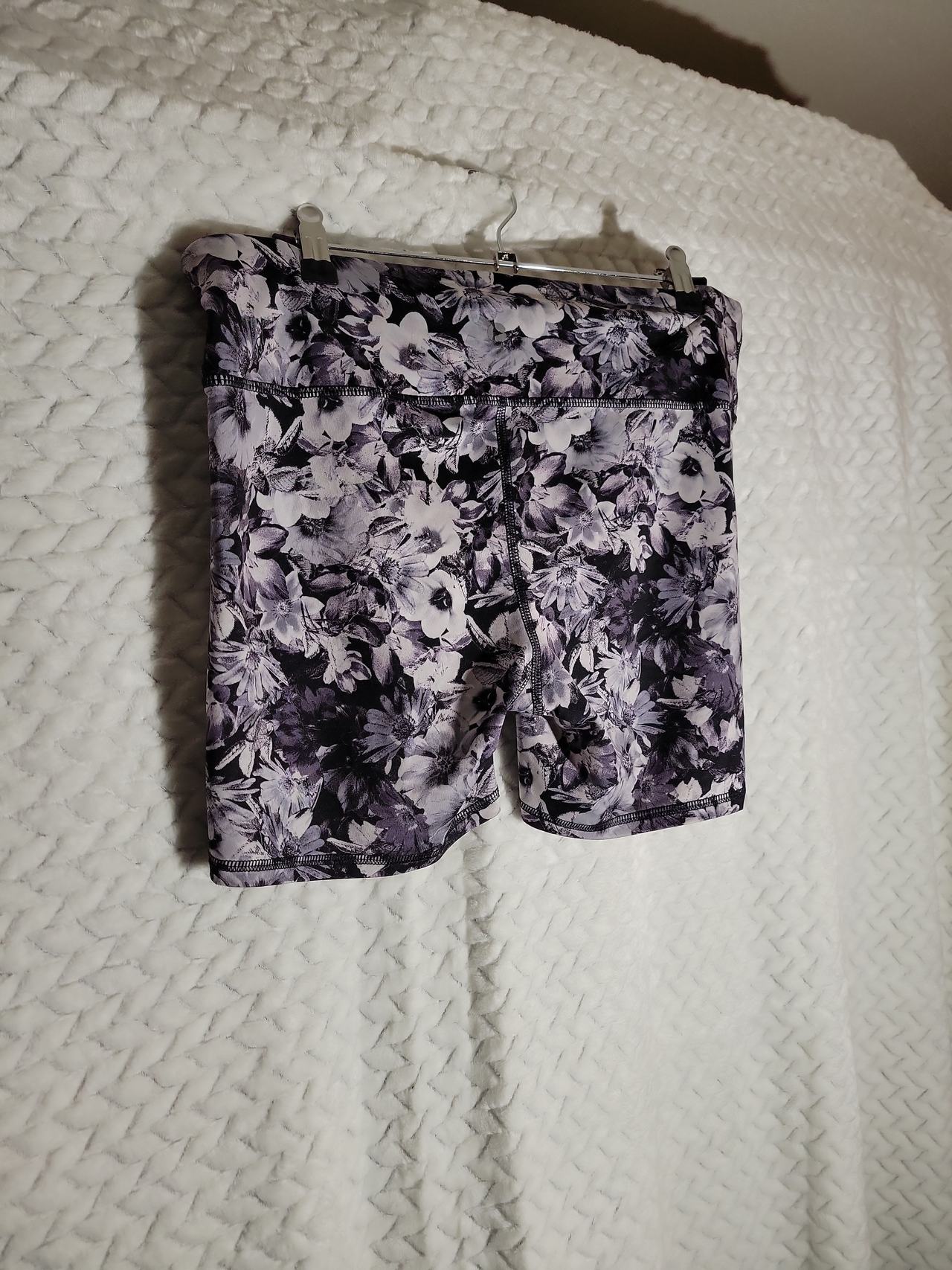 90 degrees - High Waisted Floral spandex Shorts sz L