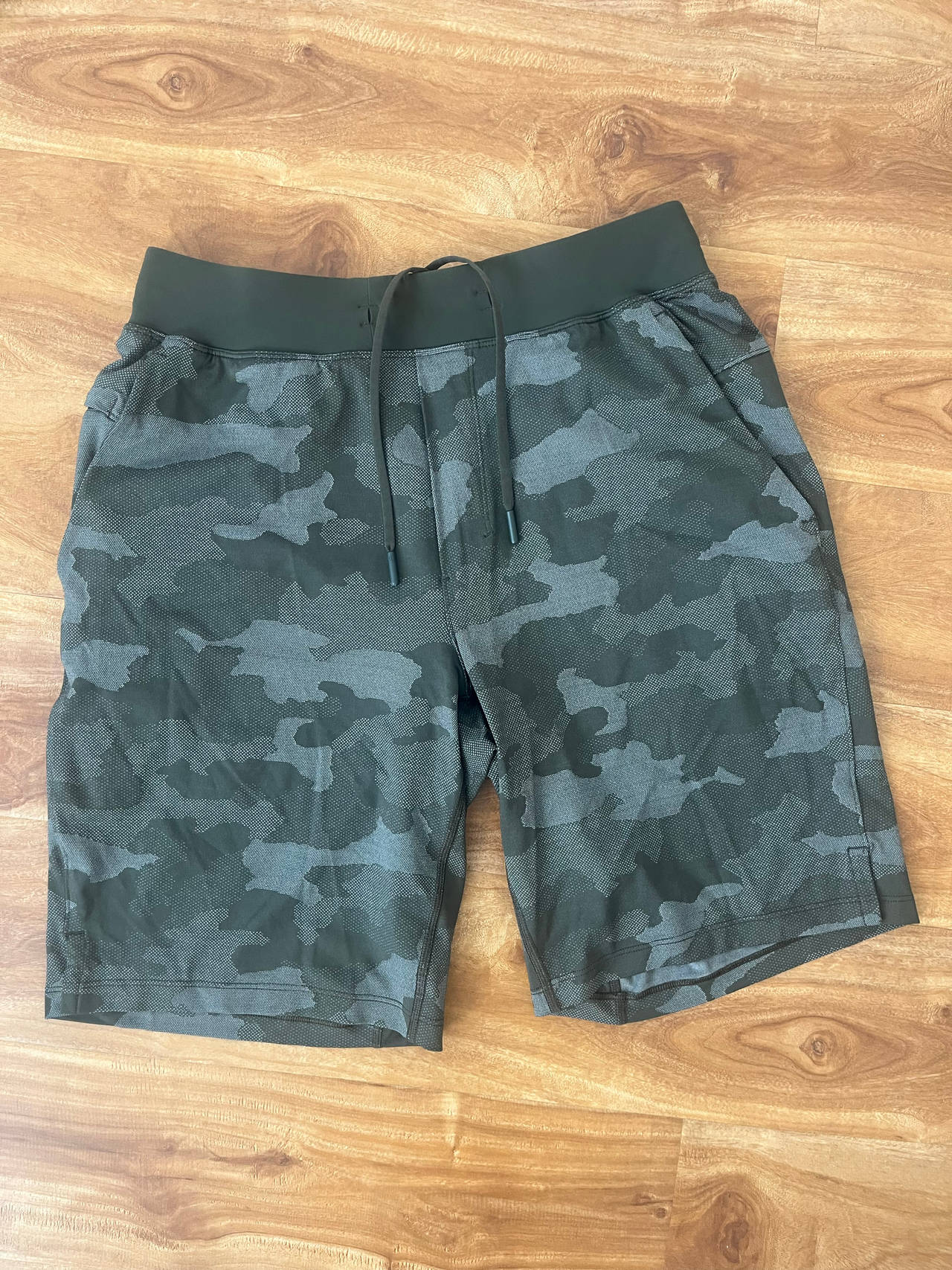 Lululemon Men's Camo Athletic Shorts size M