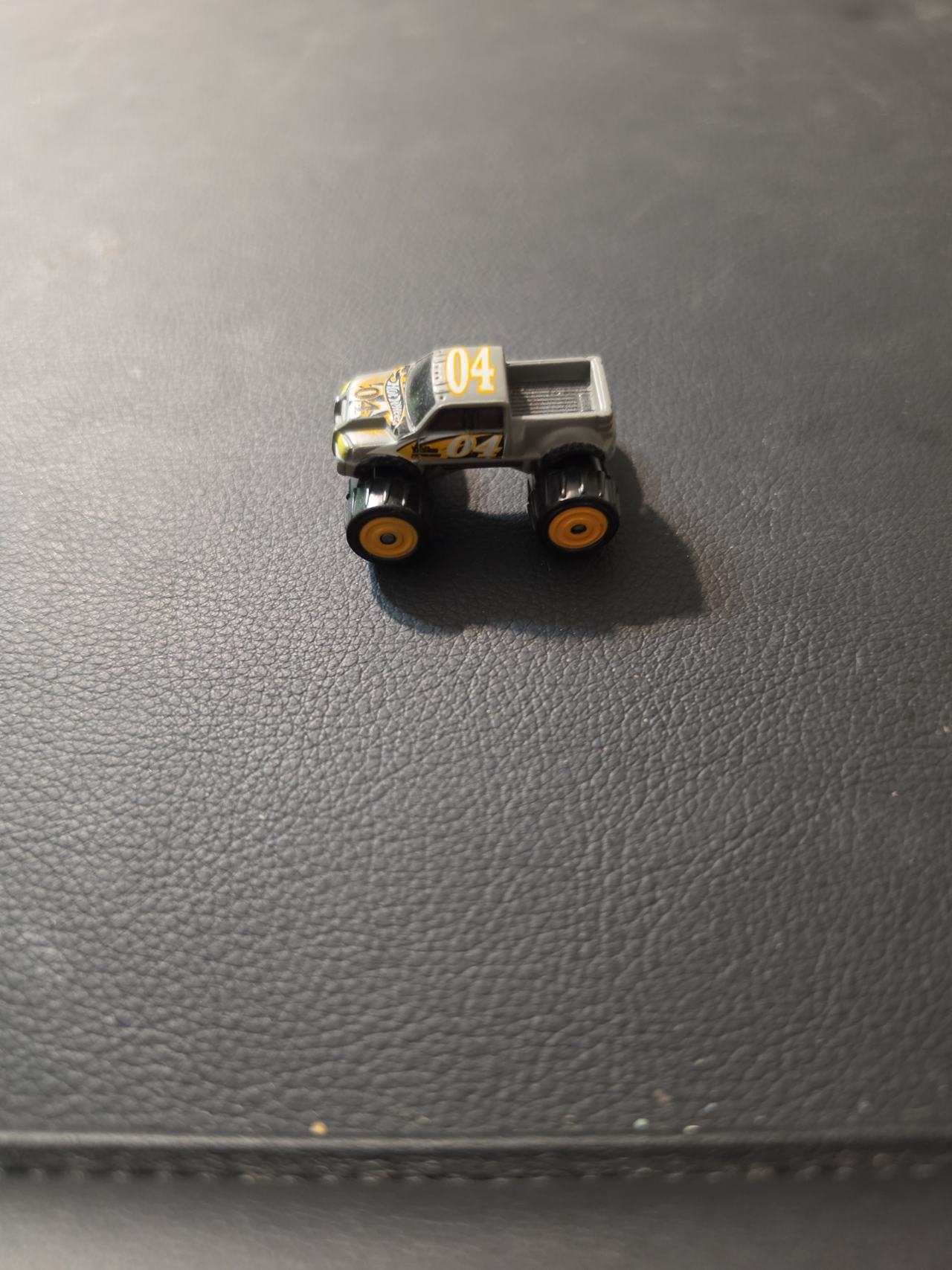 Hot Wheels Micro Monster Truck #04