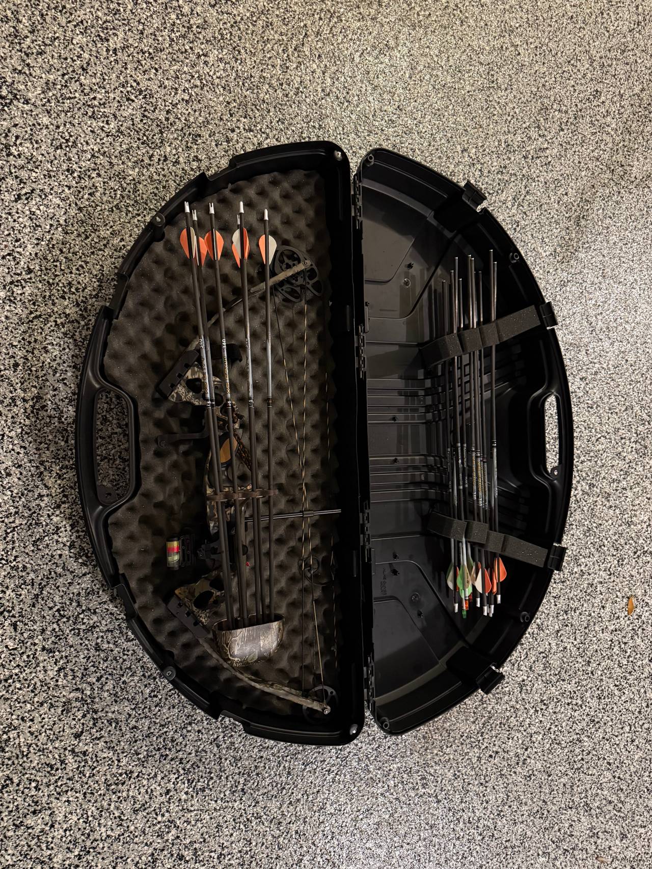 Browning F5 Tornado Compound Bow, Arrows, Hard Case