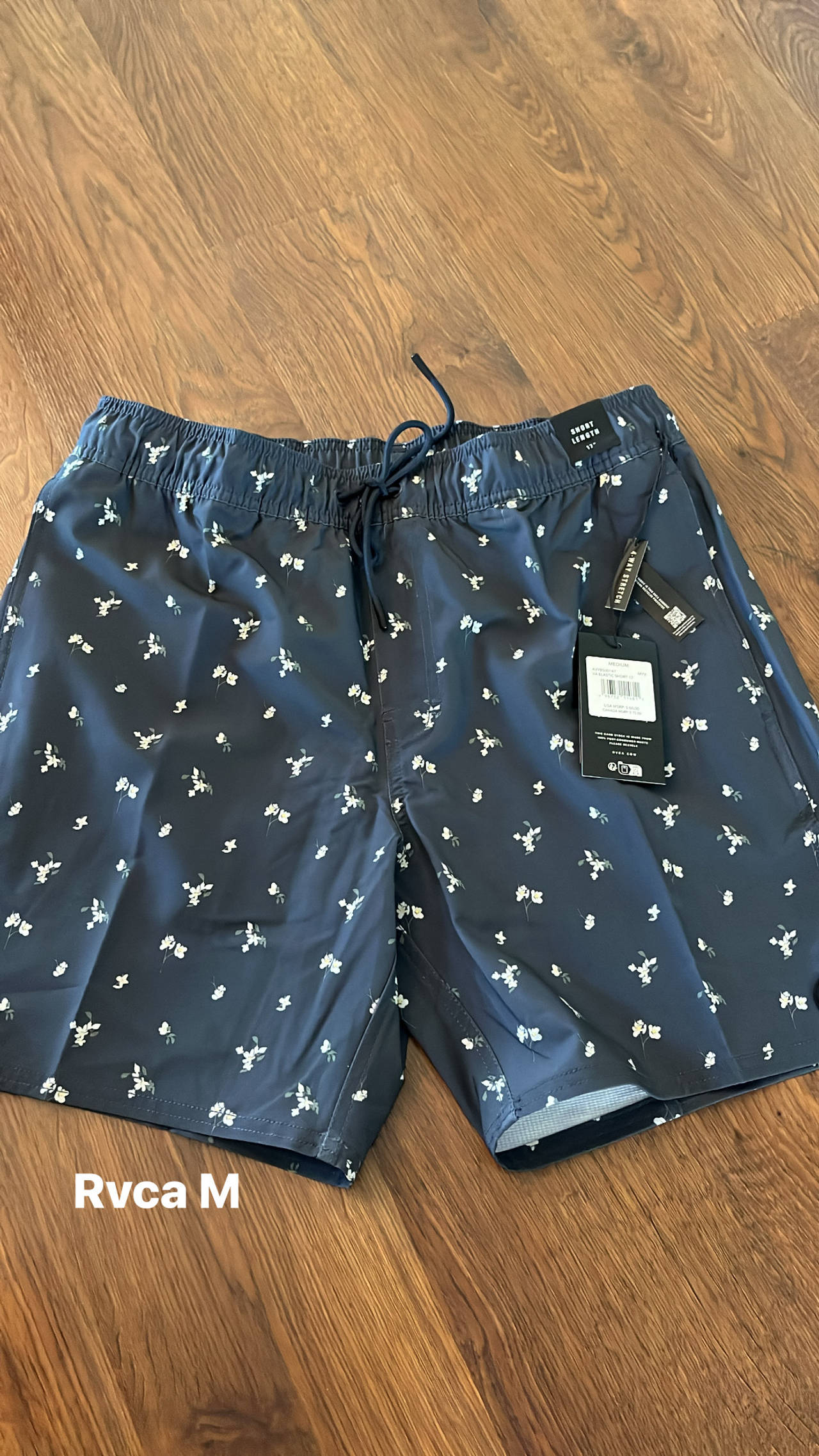 RVCA Men's Floral Board shorts new with tags Medium
